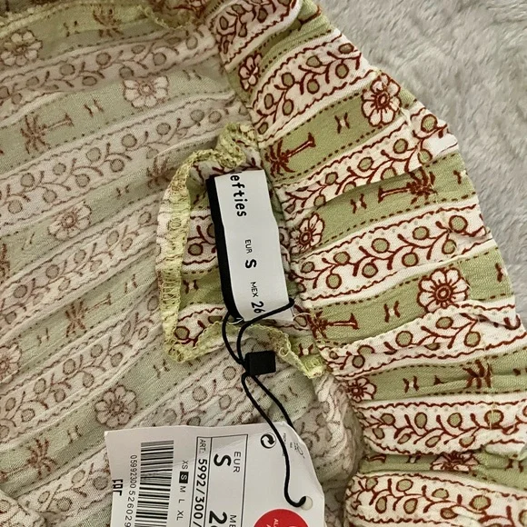 patterned flowy shorts - Picture 3 of 3